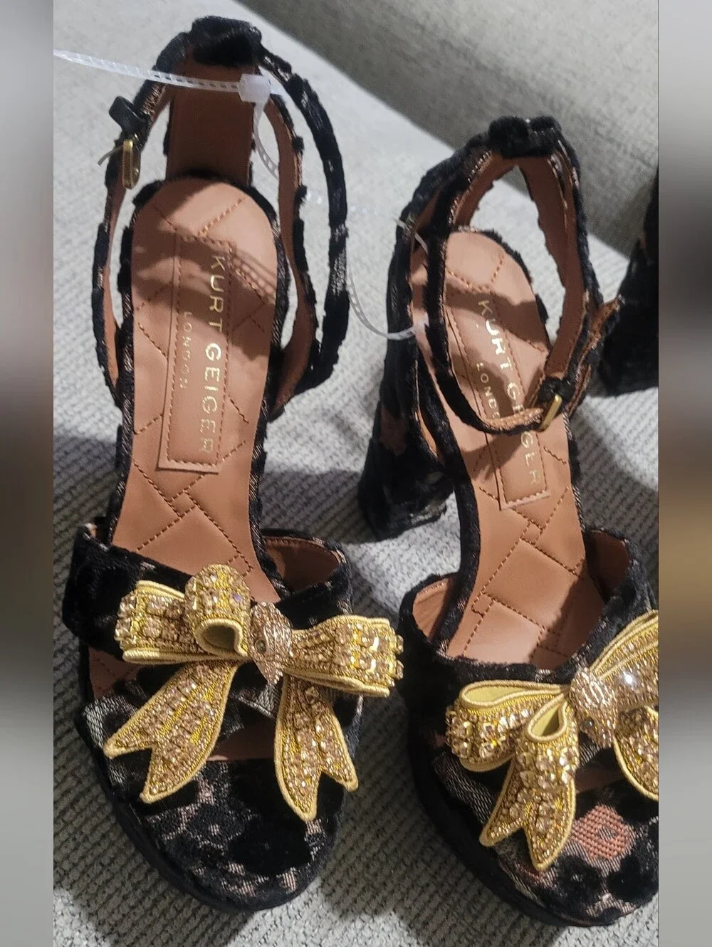 KURT GEIGER London BOW PLATFORMS